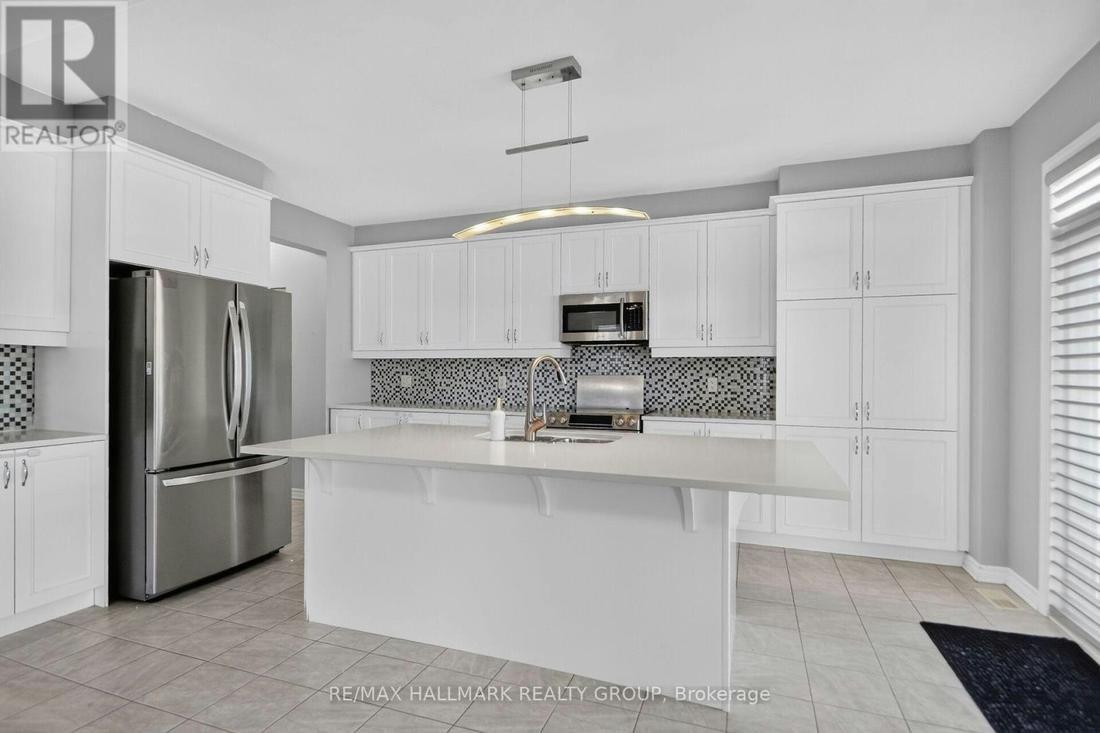 18 Sweetbay Circle, Ottawa, ON, K2S 0W8 - 13
