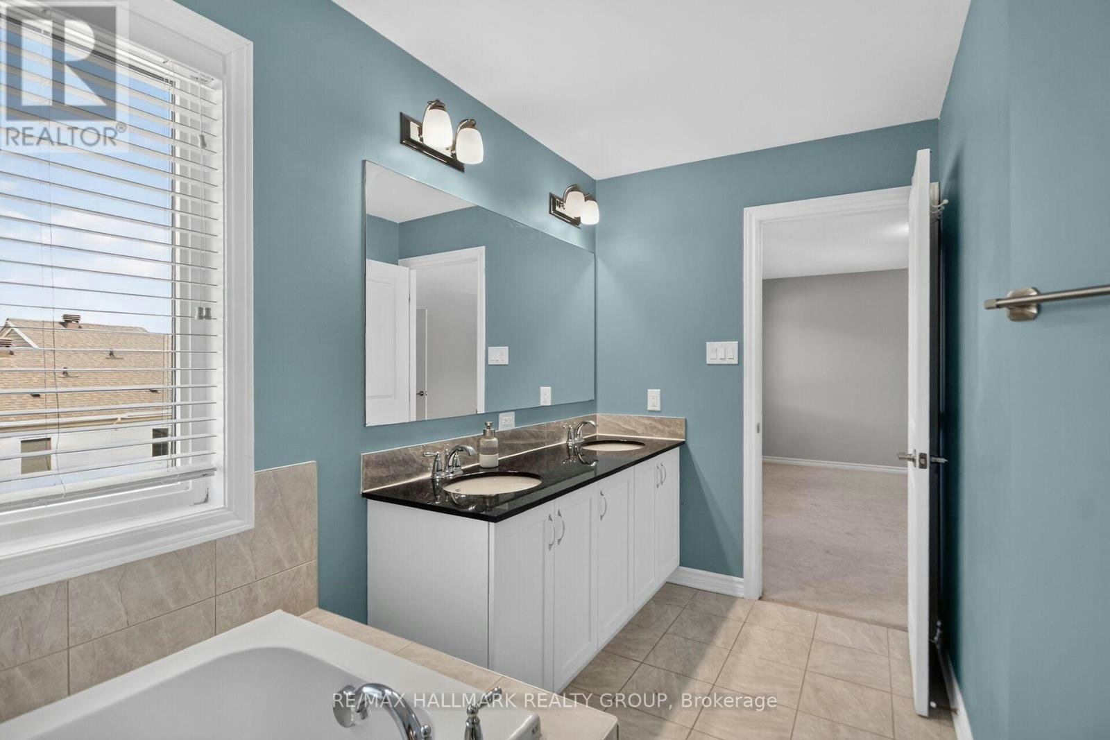 18 Sweetbay Circle, Ottawa, ON, K2S 0W8 - 27