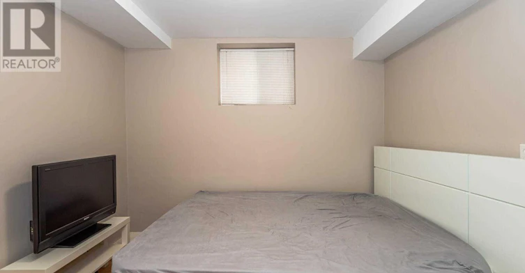 5-15 Markdale Avenue, Toronto, ON, M6C 1S8 - 6