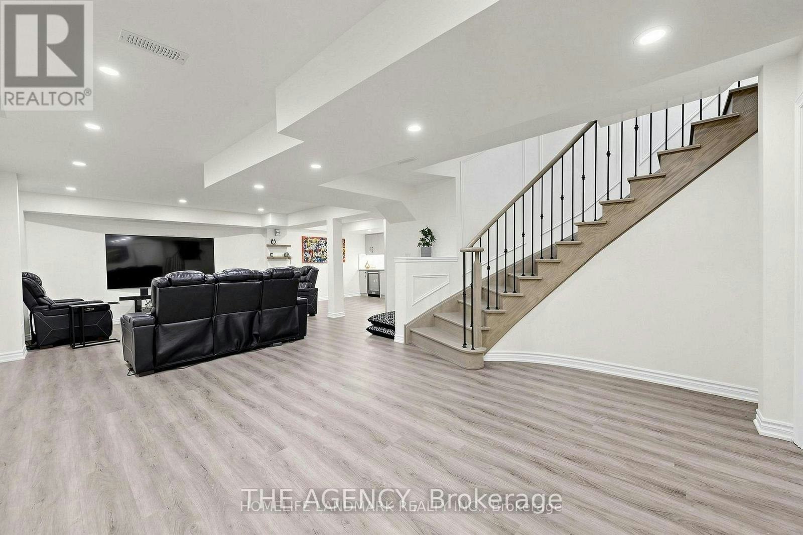 45 Morley Crescent, Whitby, ON, L1R 3C2 - 45