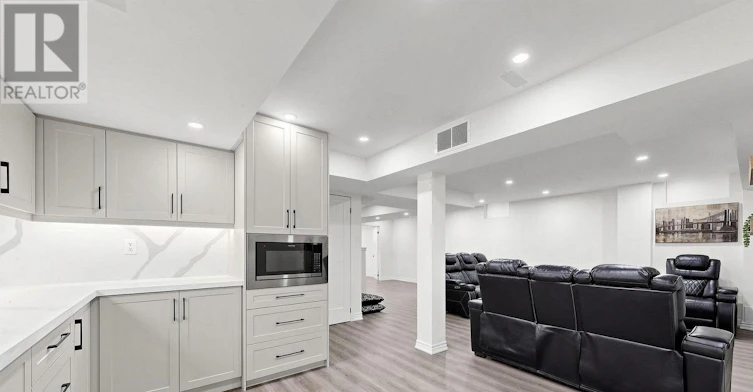45 Morley Crescent, Whitby, ON, L1R 3C2 - 46
