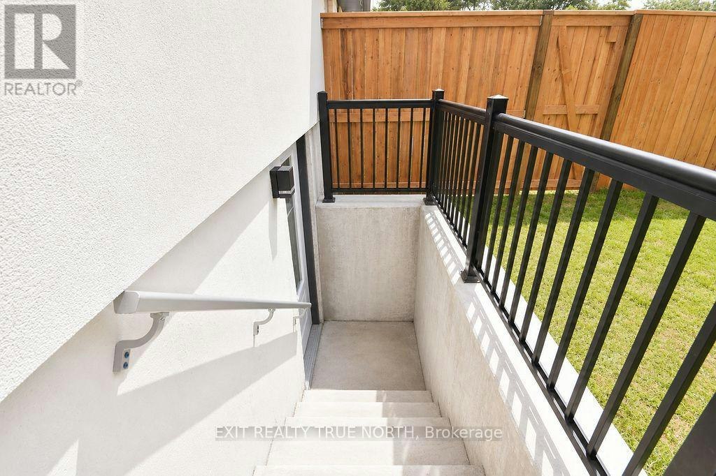BSMT-66 Peacock Lane, Barrie, ON, L4N 3R9 - 3