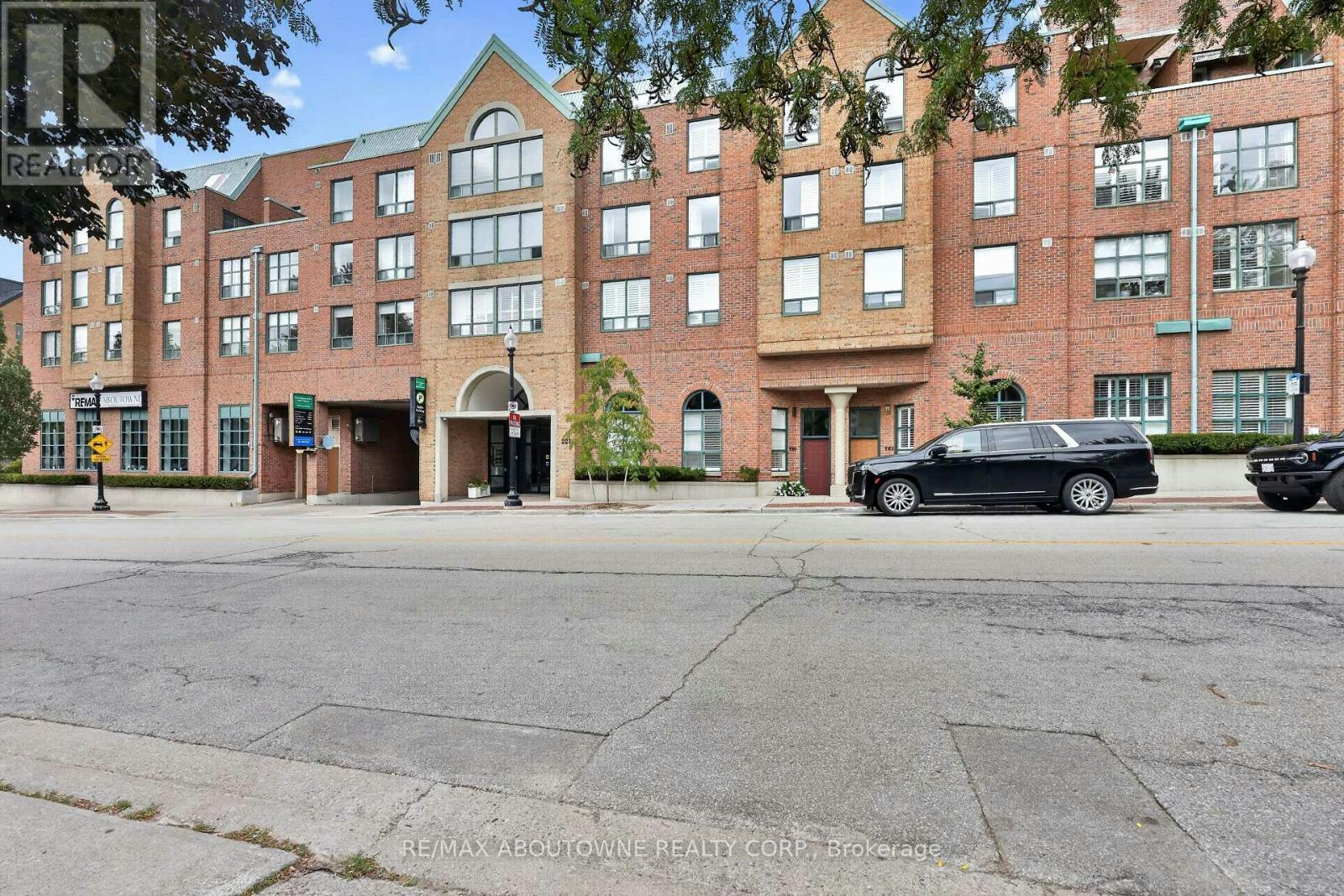 211-221 Robinson Street, Oakville, ON, L6J 7N9