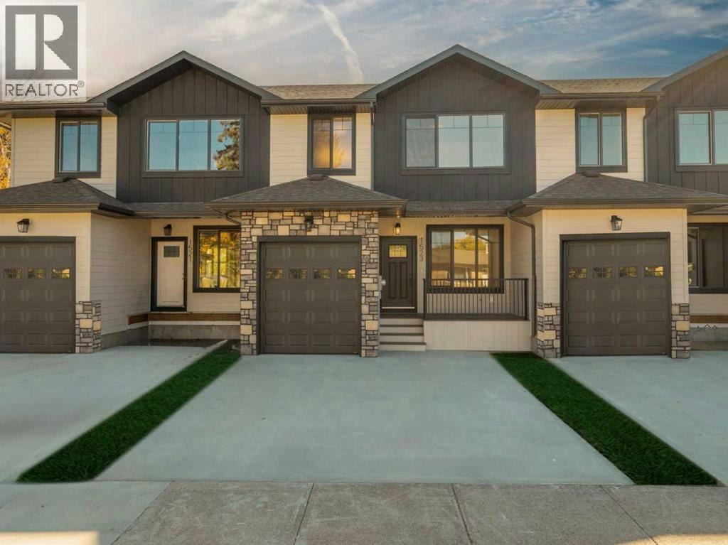 1527 17 Street S, Lethbridge, AB, T1K 0W9