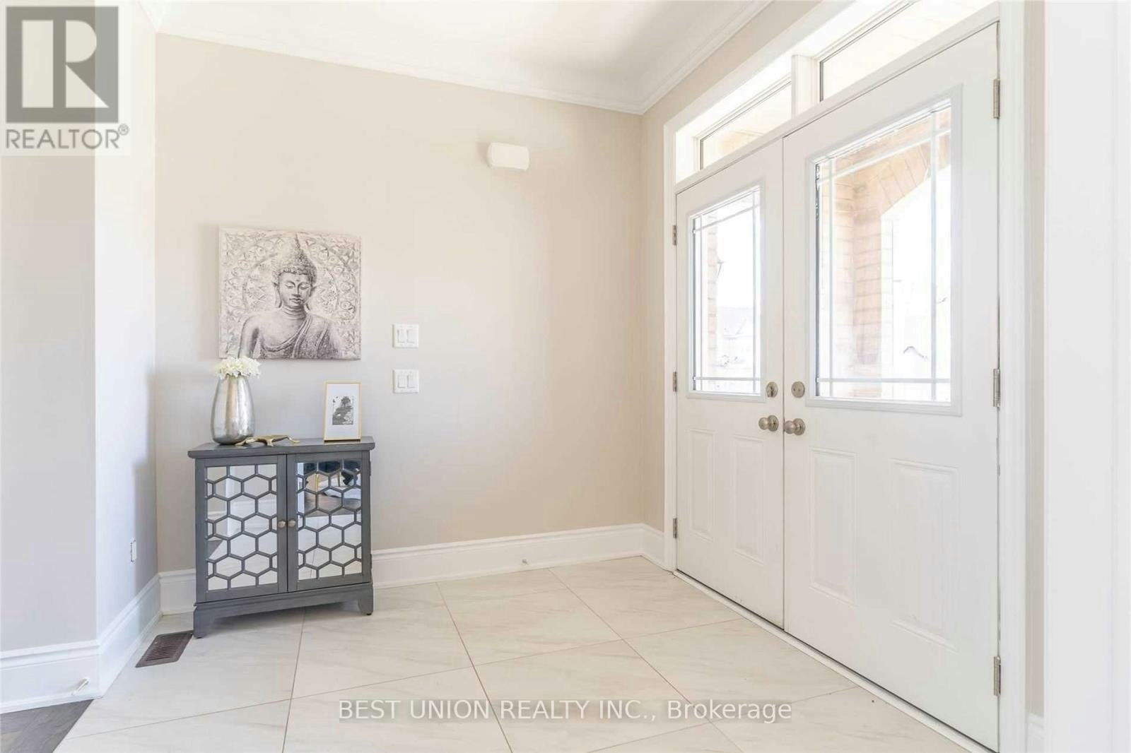 45 Walter English Drive, East Gwillimbury, ON, L9N 0R8 - 4