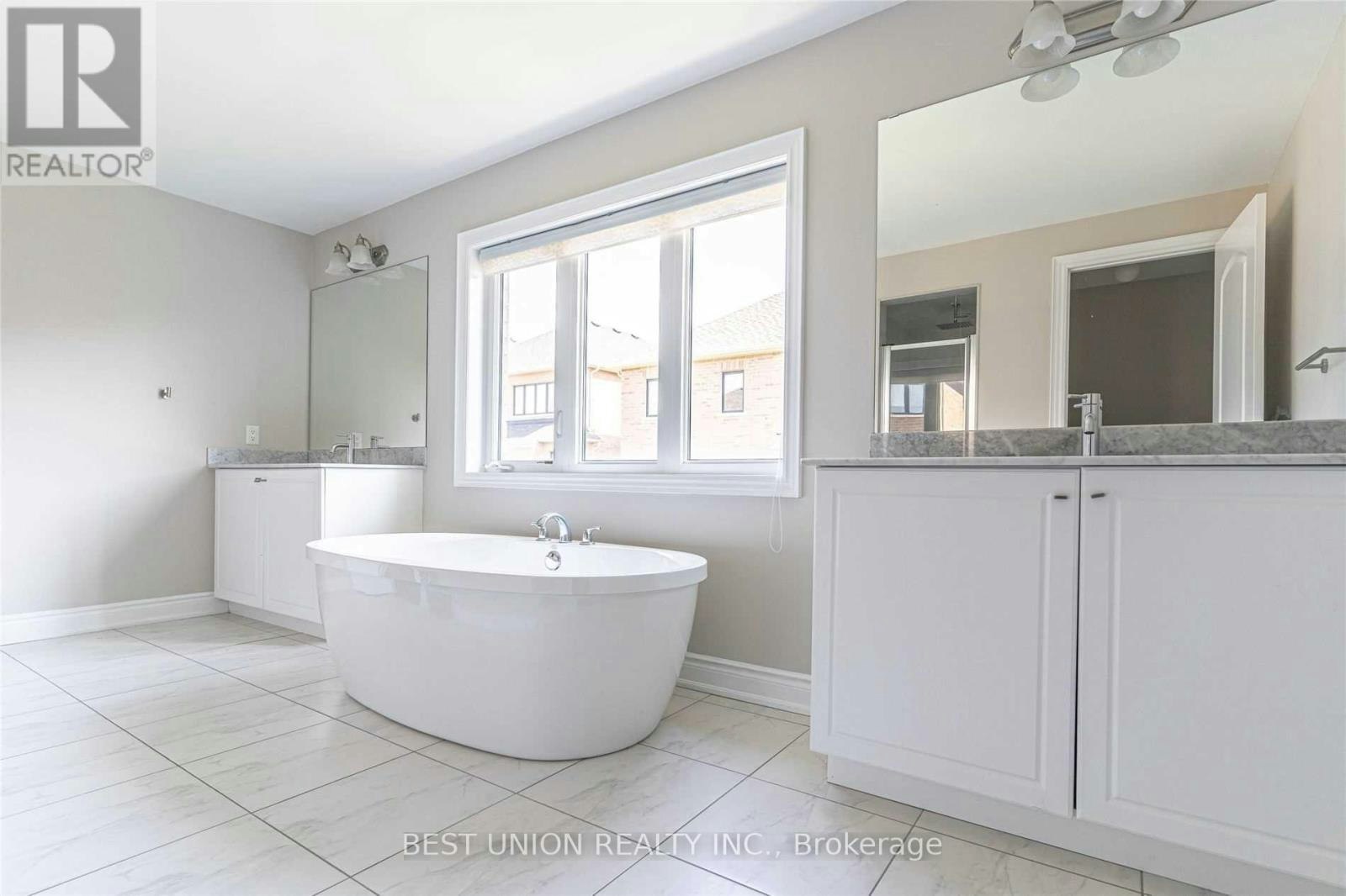 45 Walter English Drive, East Gwillimbury, ON, L9N 0R8 - 37