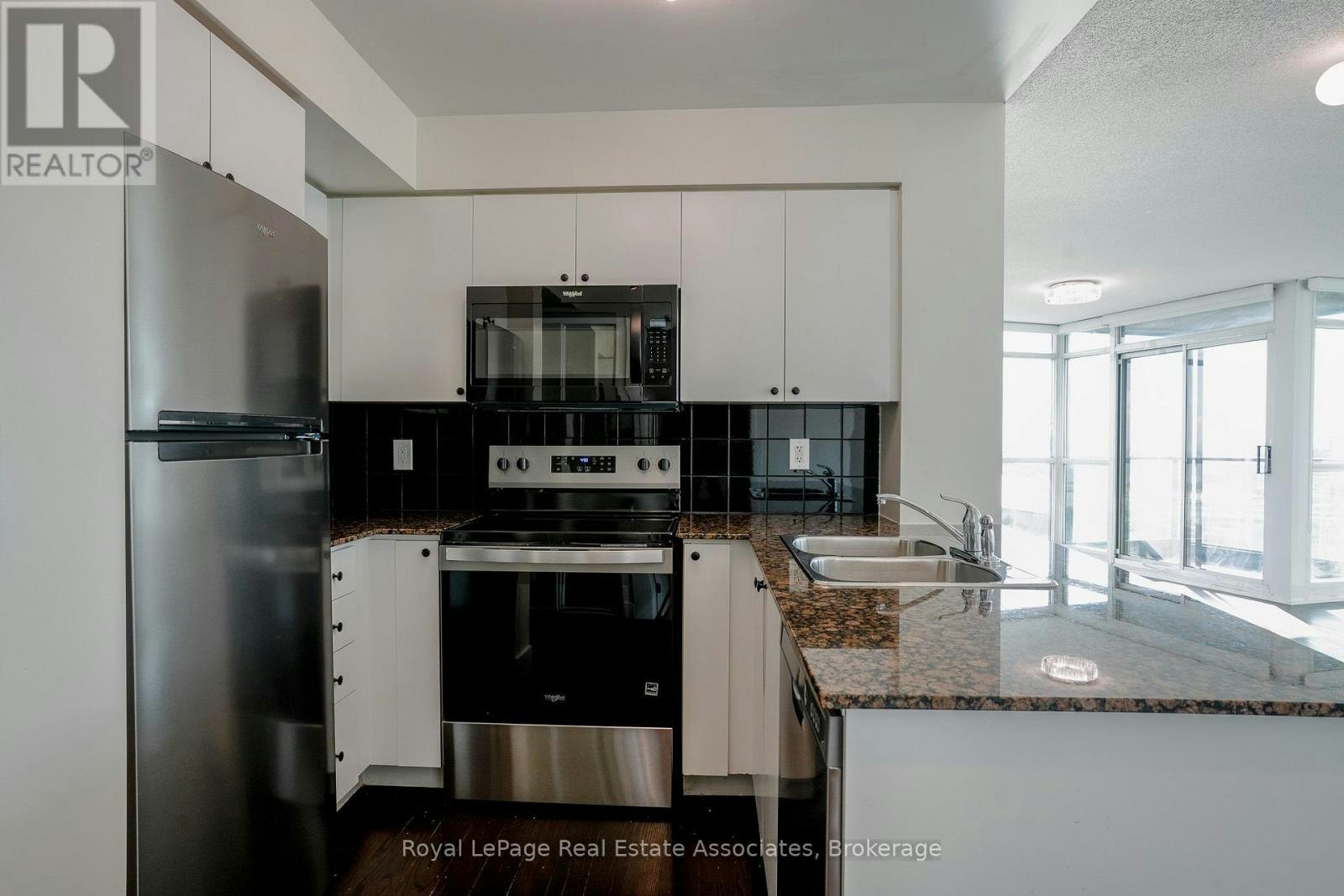 1904-231 Fort York Boulevard, Toronto, ON, M5V 1B2 - 3