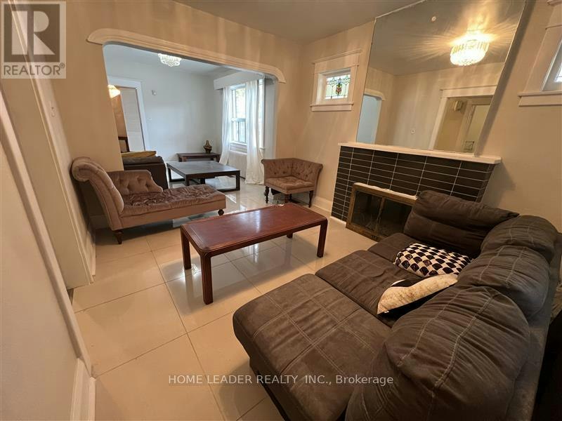 23 Franklin Avenue, Toronto, ON, M2N 1B7 - 2