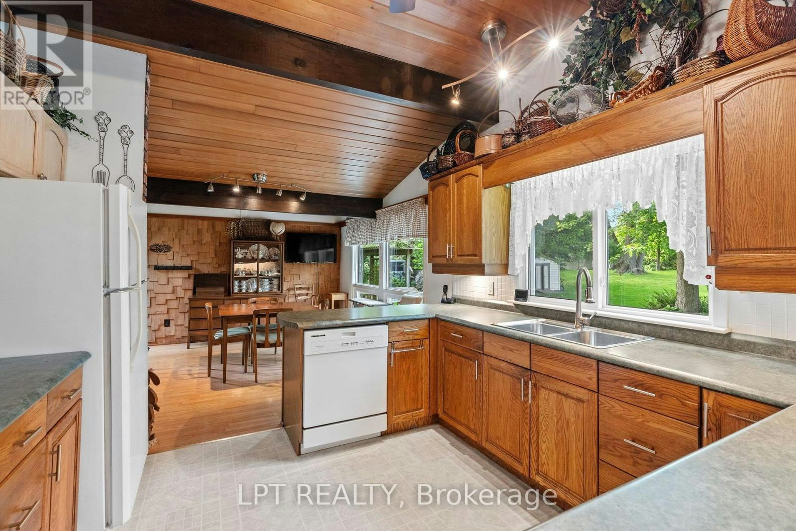 8452 Defore Drive, Lambton Shores, ON, N0M 1T0 - 11
