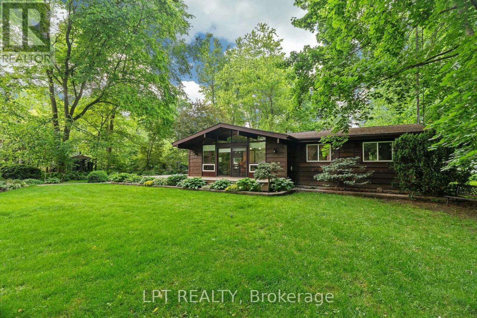 8452 Defore Drive, Lambton Shores, ON, N0M 1T0 - 38