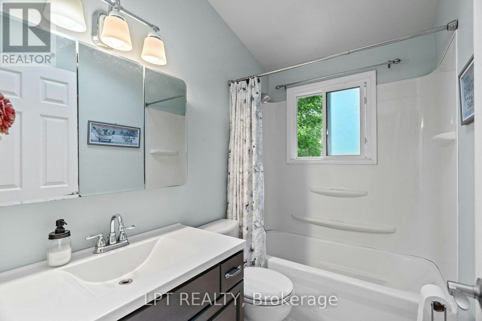 8452 Defore Drive, Lambton Shores, ON, N0M 1T0 - 15