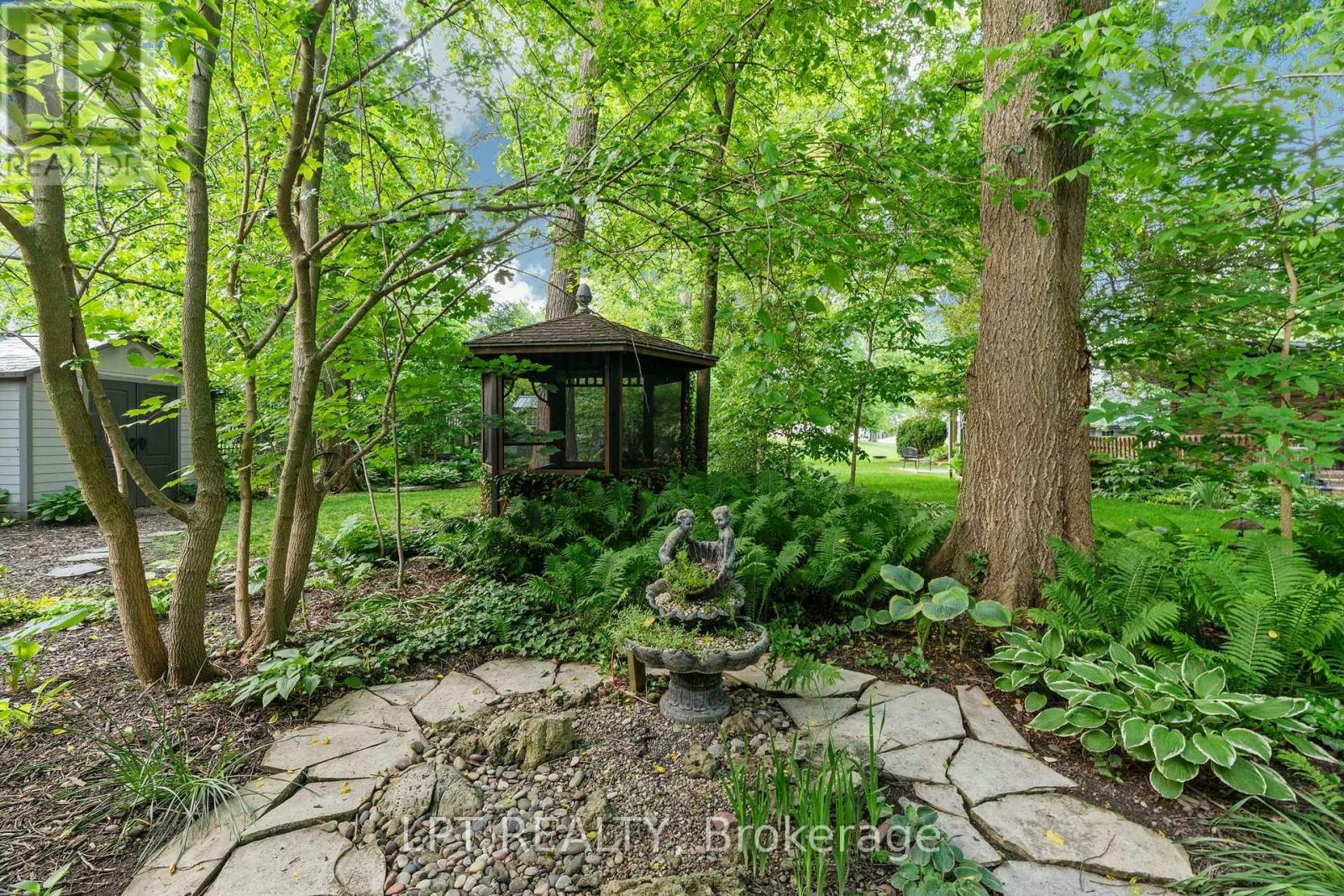 8452 Defore Drive, Lambton Shores, ON, N0M 1T0 - 40