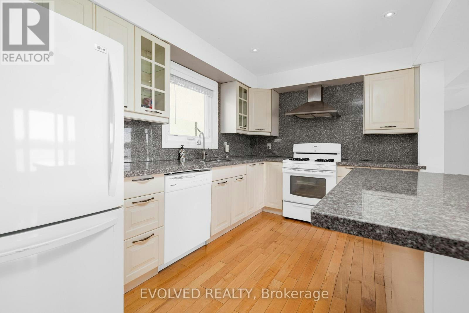 6 Wildwood Avenue, Richmond Hill, ON, L4E 3B3 - 12
