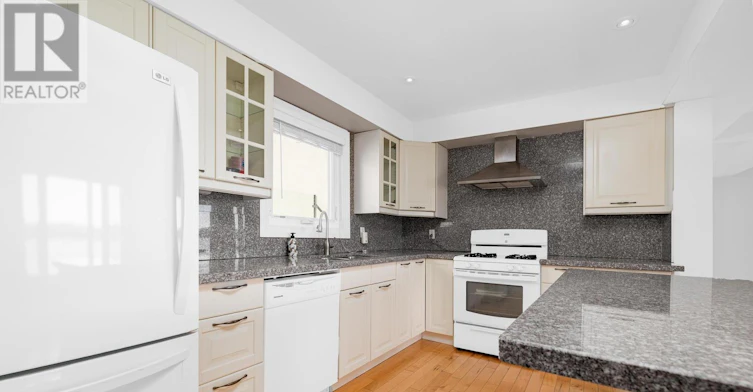 6 Wildwood Avenue, Richmond Hill, ON, L4E 3B3 - 12