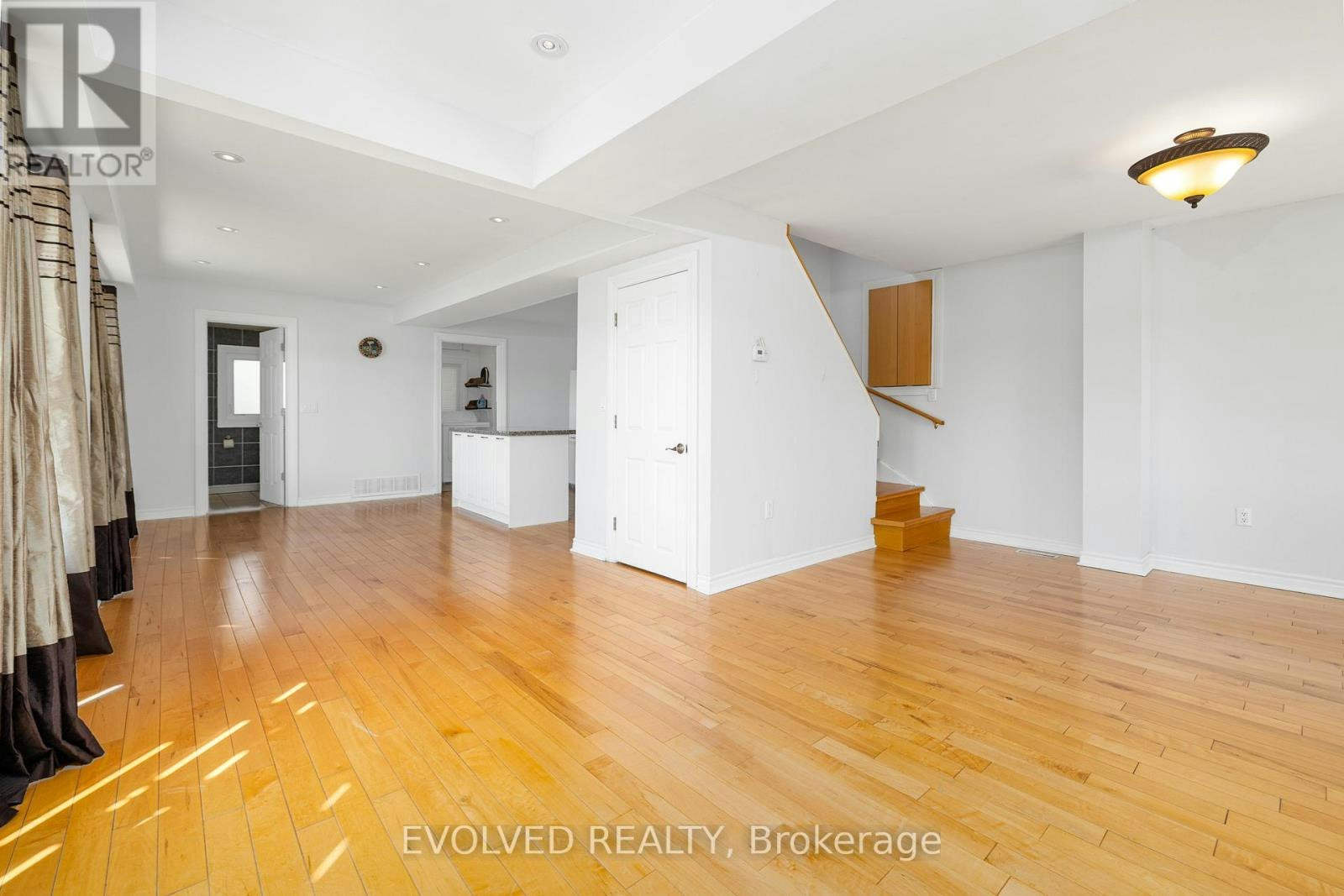 6 Wildwood Avenue, Richmond Hill, ON, L4E 3B3 - 9