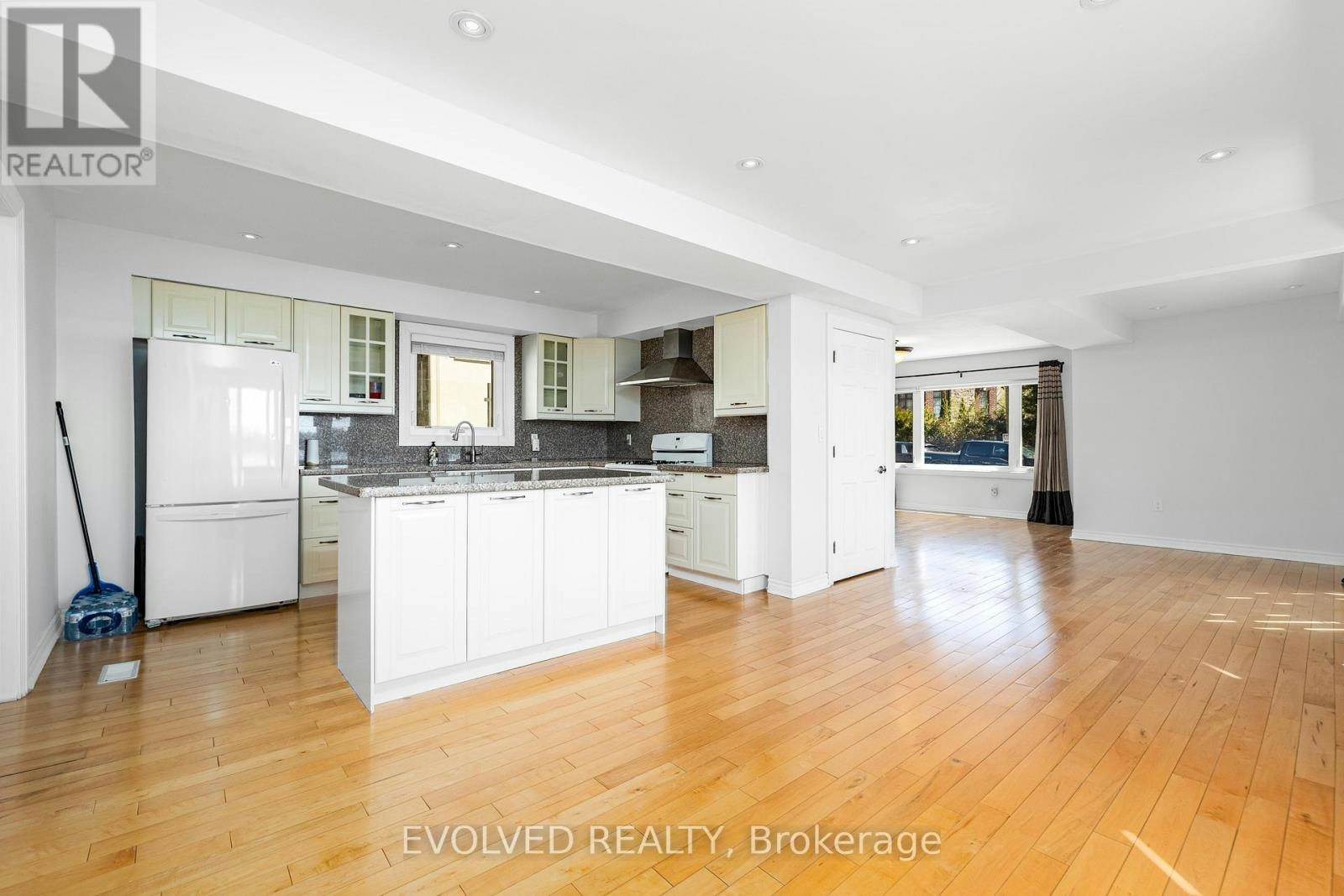 6 Wildwood Avenue, Richmond Hill, ON, L4E 3B3 - 13