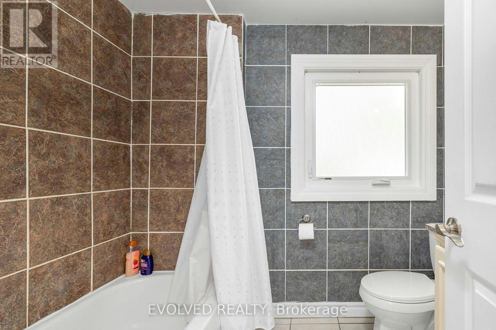 6 Wildwood Avenue, Richmond Hill, ON, L4E 3B3 - 17