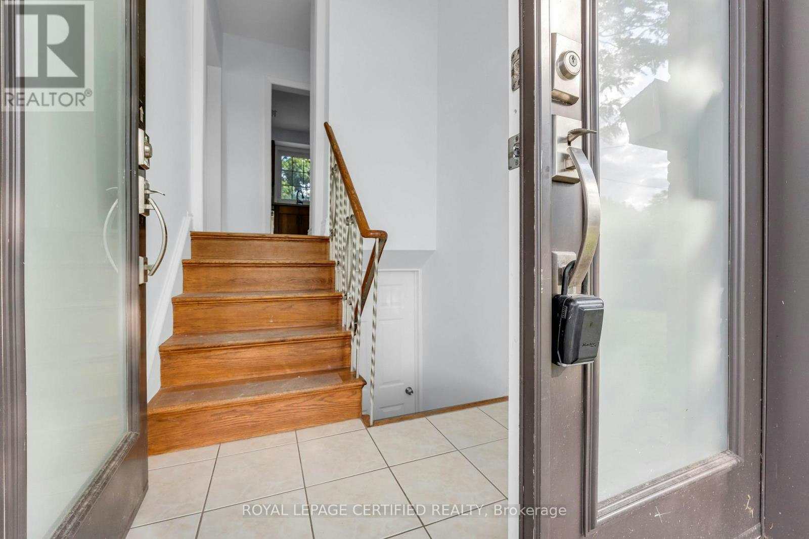 MAIN-586 Pinegrove Road, Oakville, ON, L6K 2C6 - 4