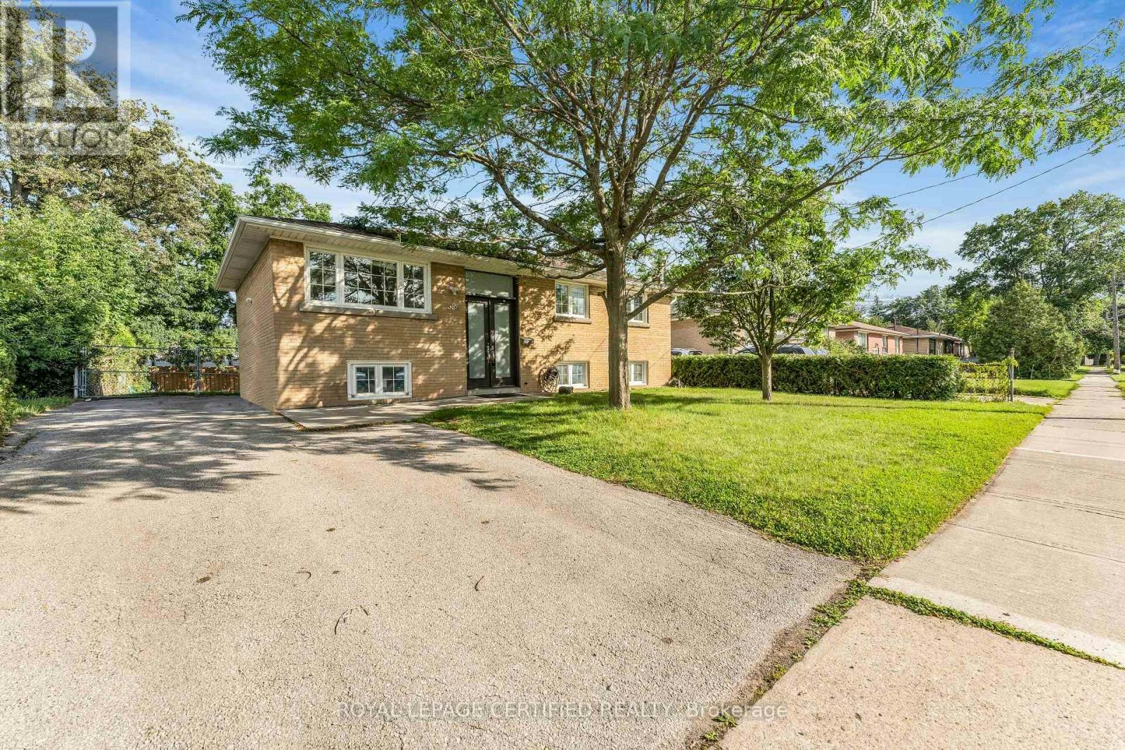 MAIN-586 Pinegrove Road, Oakville, ON, L6K 2C6