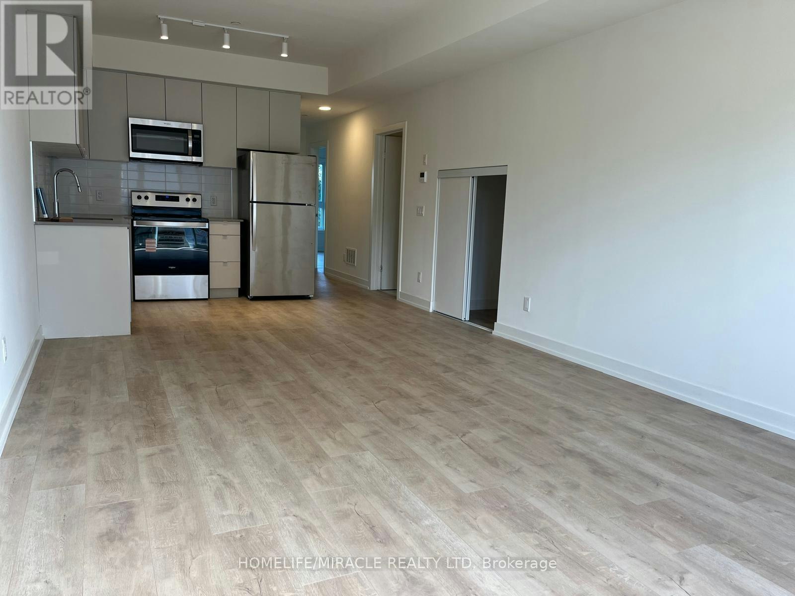 209B-16 Melbourne Avenue, St. Catharines, ON, L2P 3J8 3