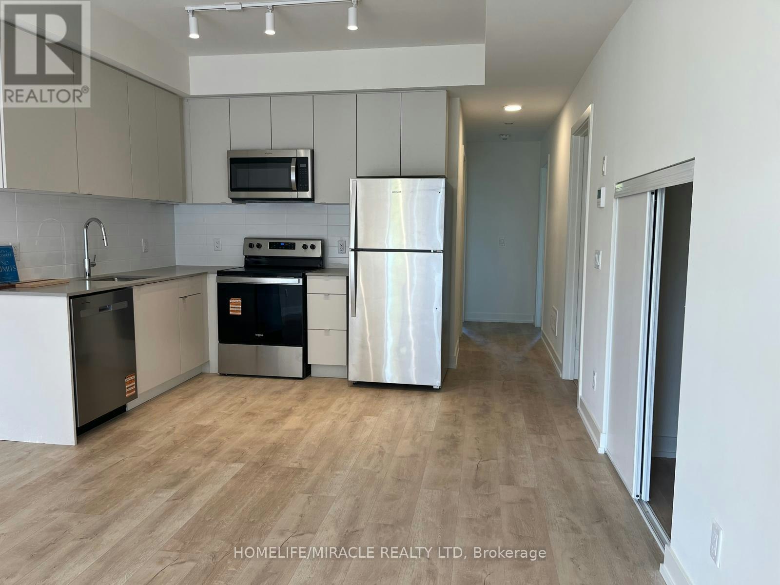 209B-16 Melbourne Avenue, St. Catharines, ON, L2P 3J8 5