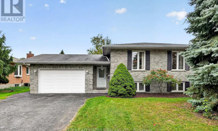 828 Chelsea Crescent