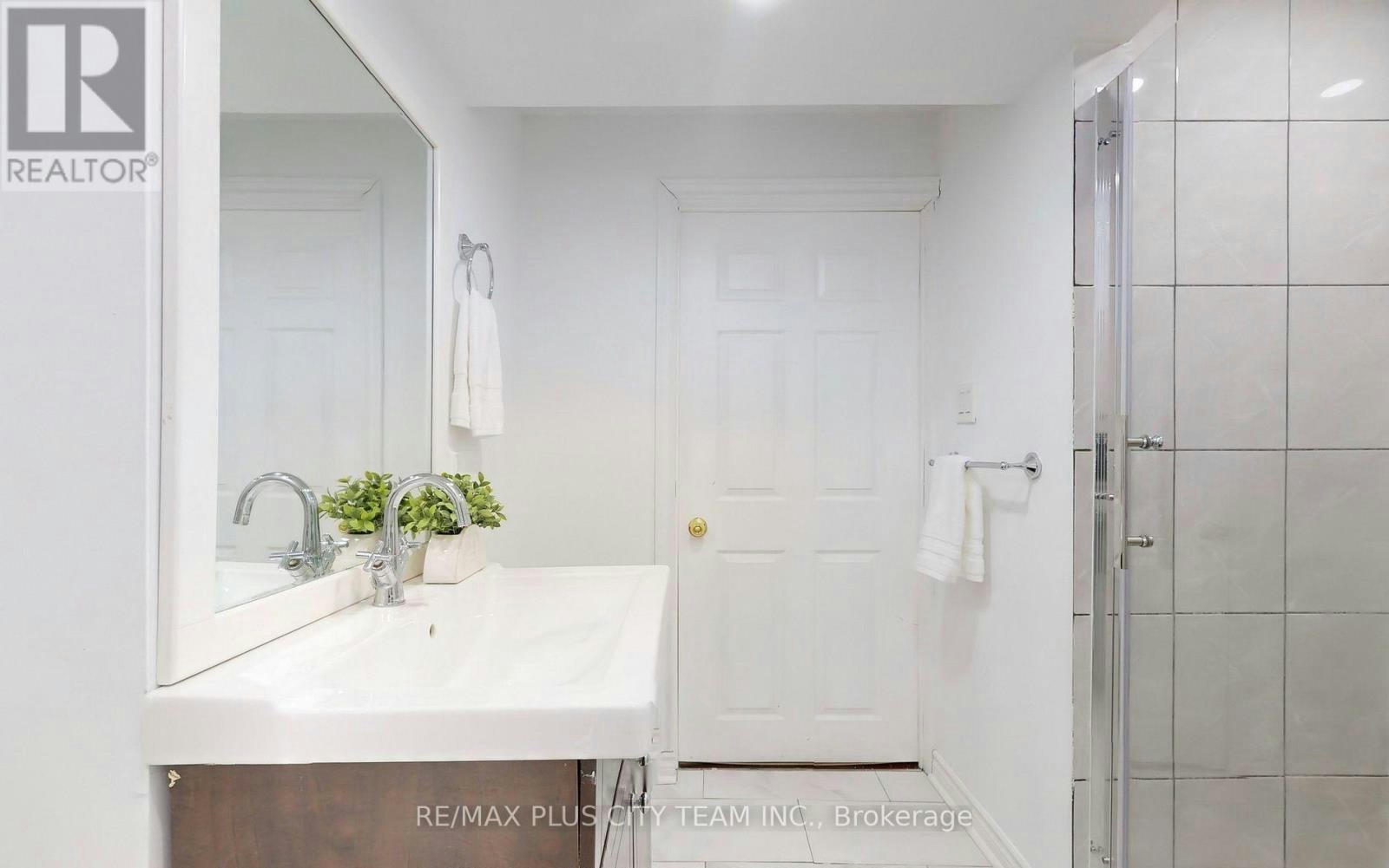 BSMT-1071 Summitview Crescent, Oshawa, ON, L1K 2K5 - 11