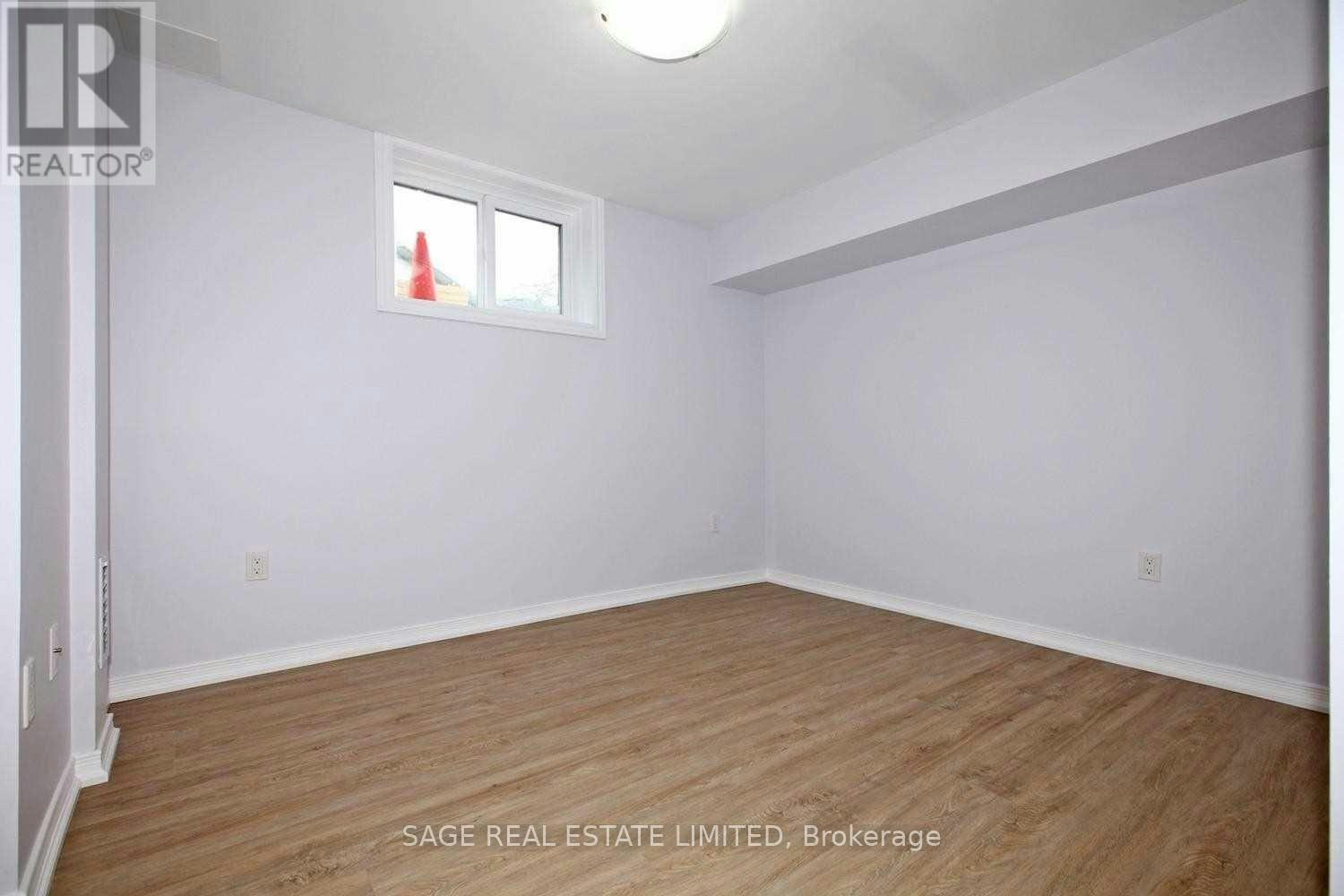 LOWER-14 Furnival Road, Toronto, ON, M4B 1W2 - 12