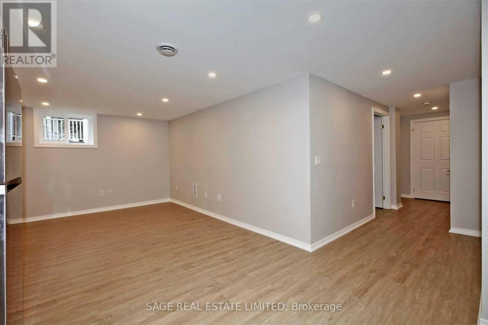 LOWER-14 Furnival Road, Toronto, ON, M4B 1W2 - 6