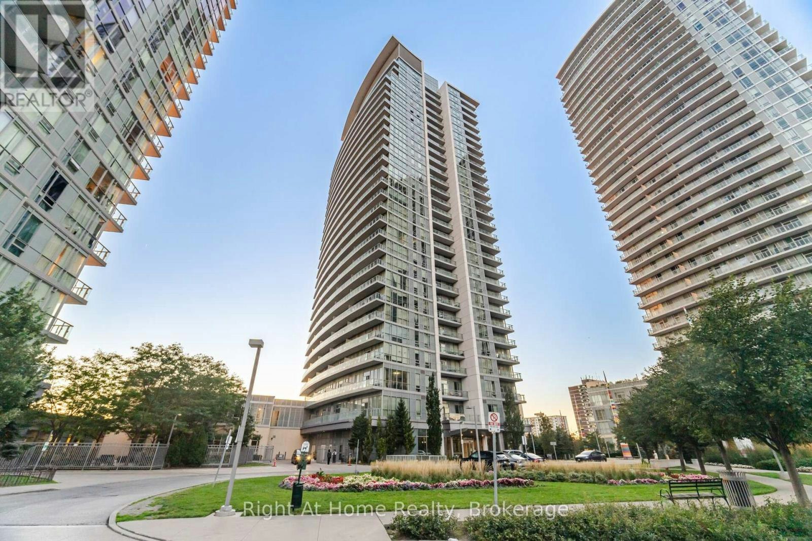 111-66 Forest Manor Road, Toronto, ON, M2J 0B7