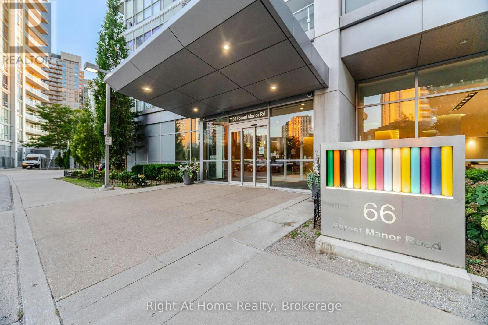 111-66 Forest Manor Road, Toronto, ON, M2J 0B7 - 2