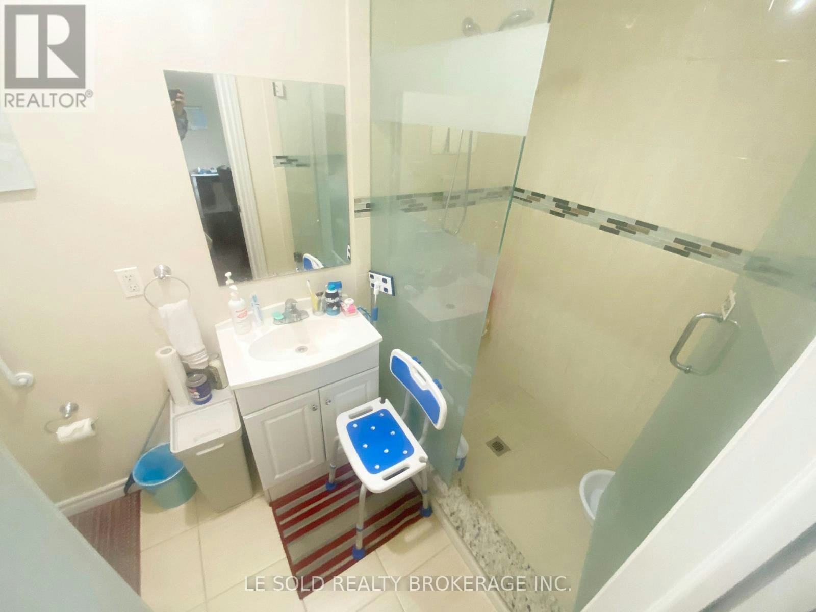 2ND Floor Room 21 Revcoe Drive, Toronto, ON, M2M 2B9 - 3