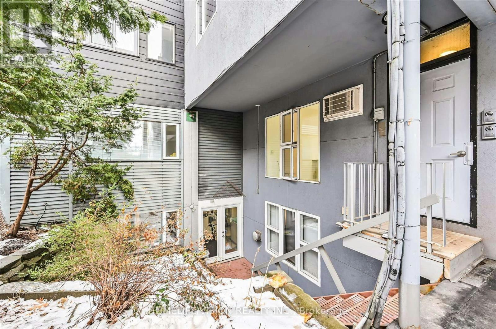 3RD FLR-400 Summerhill Avenue, Toronto, ON, M4W 2E4 - 3
