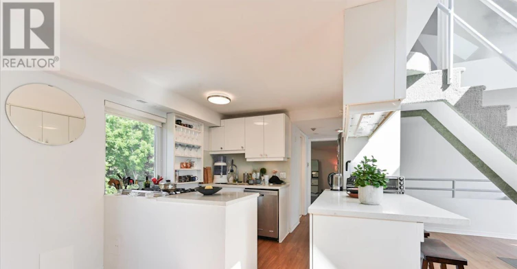3RD FLR-400 Summerhill Avenue, Toronto, ON, M4W 2E4 - 12