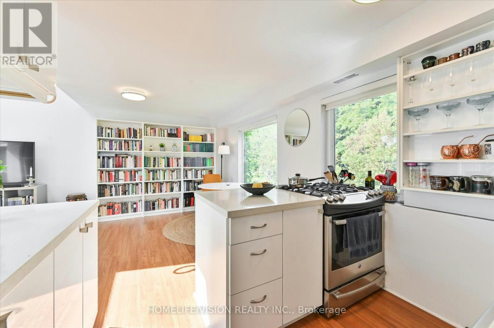 3RD FLR-400 Summerhill Avenue, Toronto, ON, M4W 2E4 - 16