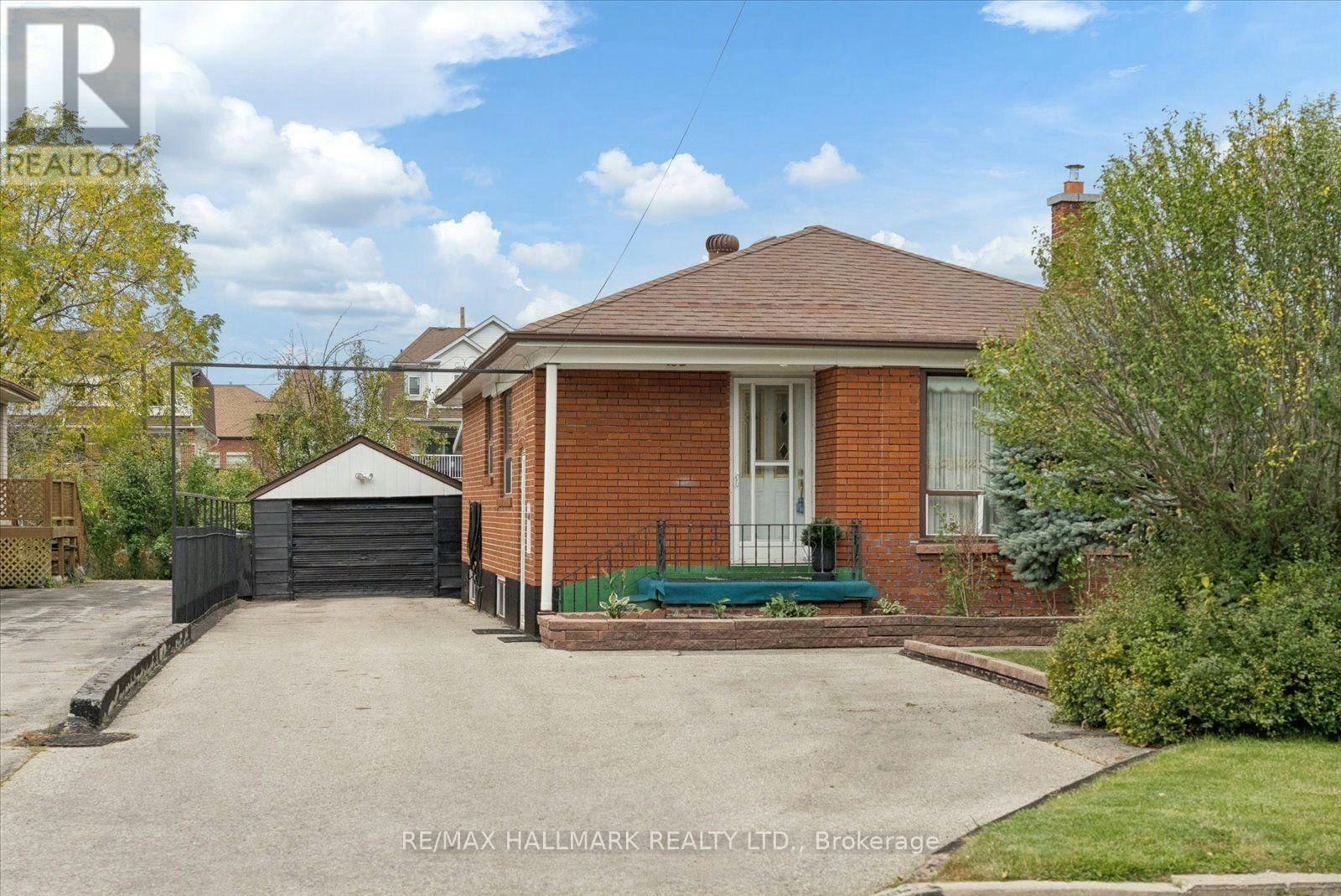102 Cleta Drive, Toronto, ON, M1K 3G7