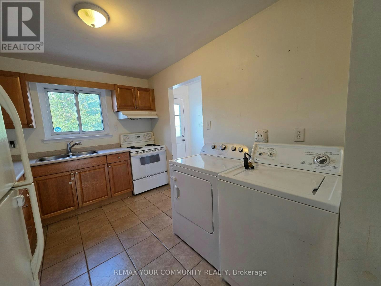 MAIN-331 Phillip Murray Avenue, Oshawa, ON, L1J 1H1 - 3