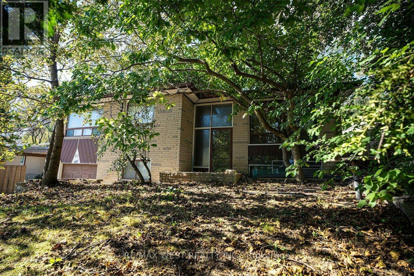 39 Mcmanus Road, Toronto, ON, M9P 2J9