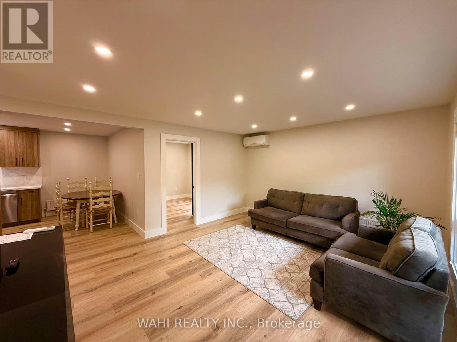 2-24 Lloyd George Avenue, Toronto, ON, M8W 3W4 - 4