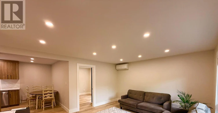 2-24 Lloyd George Avenue, Toronto, ON, M8W 3W4 - 4