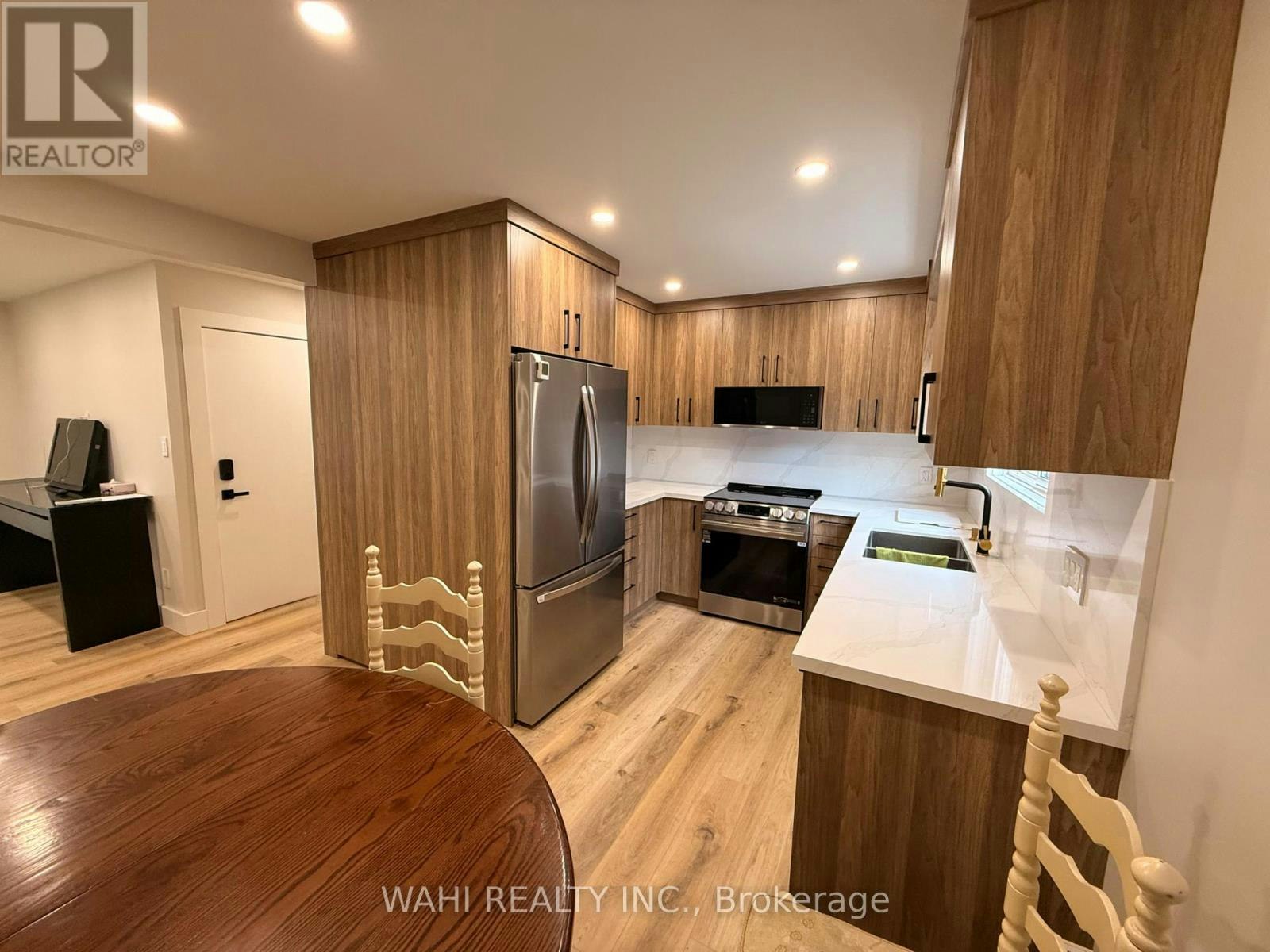 2-24 Lloyd George Avenue, Toronto, ON, M8W 3W4 - 7