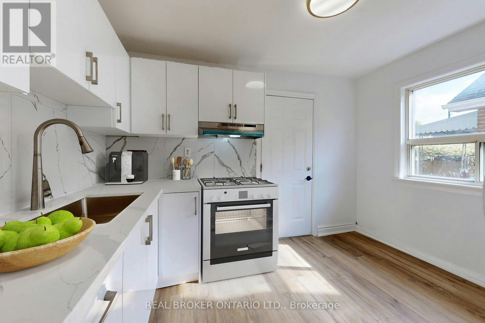 MAIN-102 Bowie Avenue, Toronto, ON, M6E 2P7