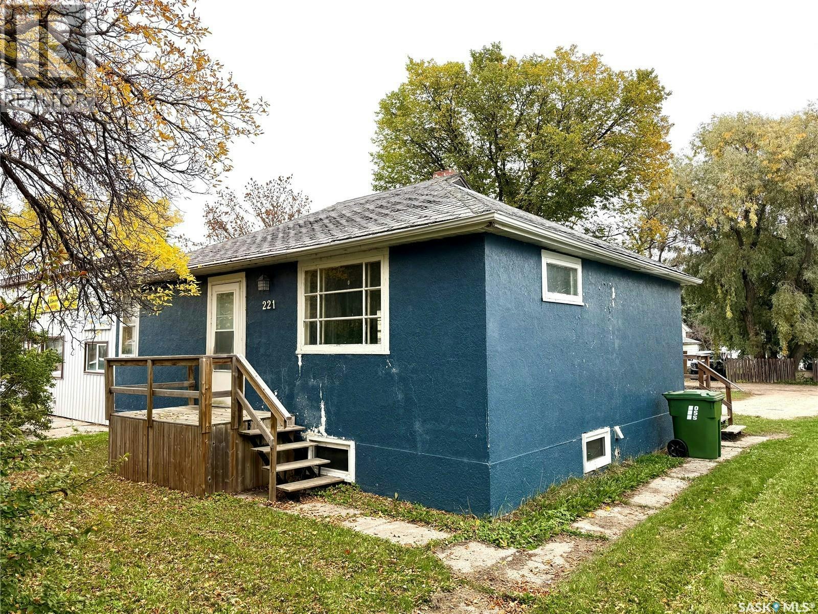 221 4th Avenue N, Yorkton, SK, S3N 1B5