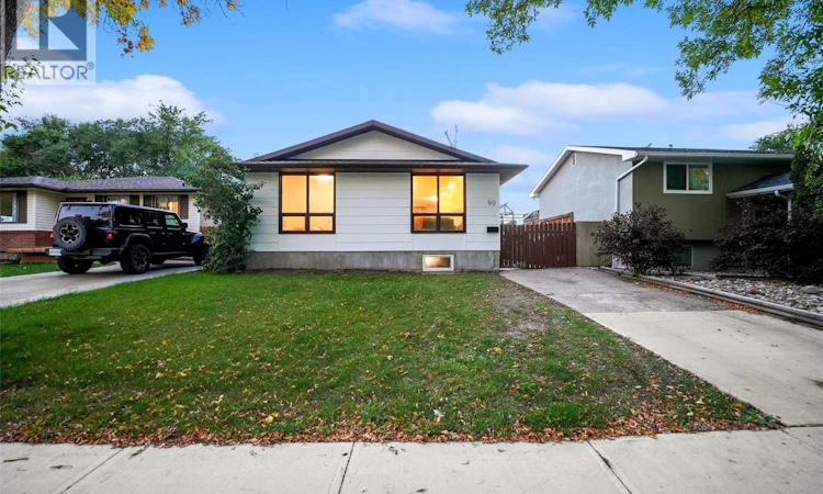 90 Turner Crescent
