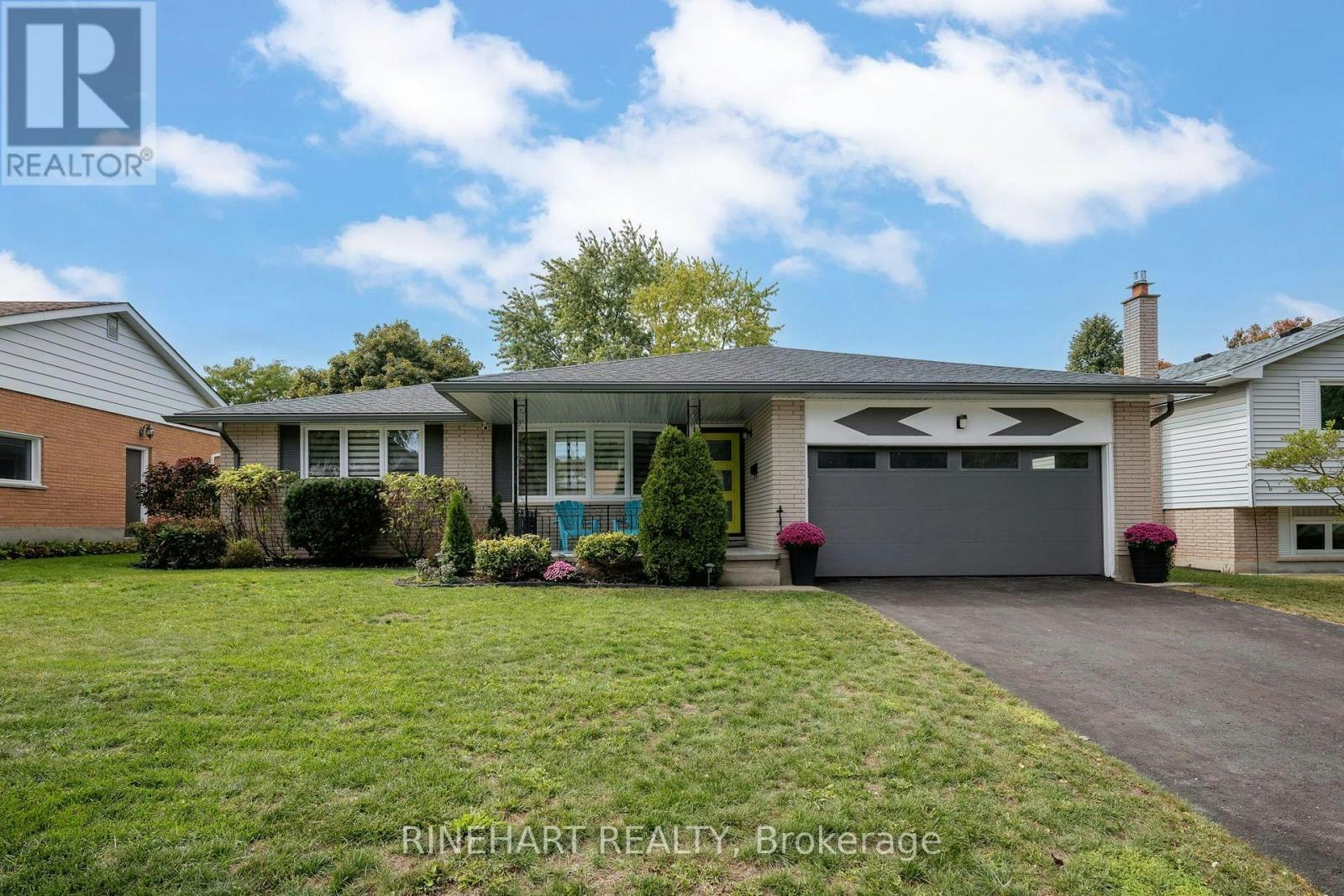 17 Applewood Lane, London, ON, N6J 3P9