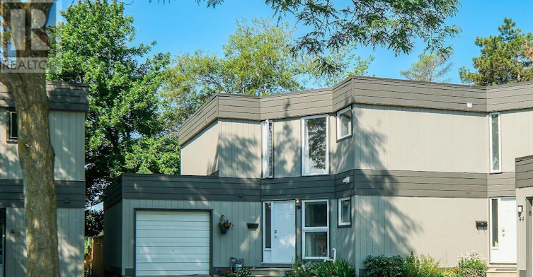 28-42 Compata Way, Ottawa, ON, K1B 4W9 - 2