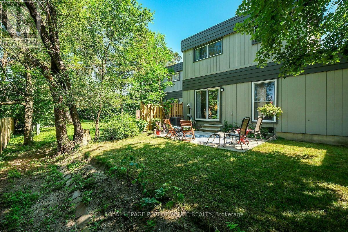28-42 Compata Way, Ottawa, ON, K1B 4W9 - 28