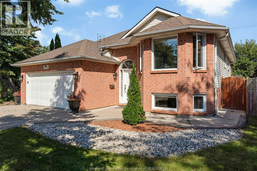 2222 Longfellow Avenue, Windsor, ON, N9B 3J8