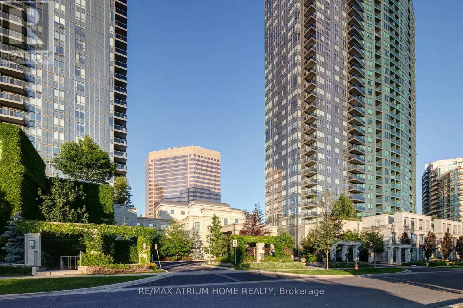 2320-25 Greenview Avenue, Toronto, ON, M2M 1R2