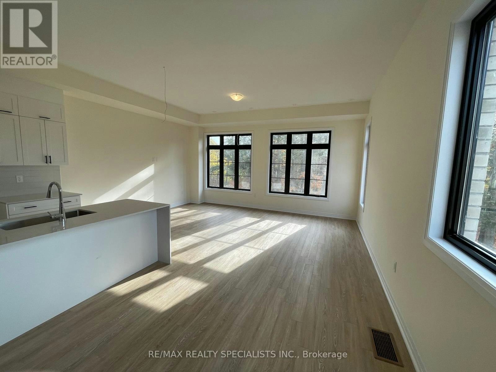 39 De La Roche Drive, Vaughan, ON, L4H 5G4 - 2
